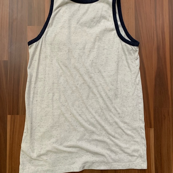 Boys old navy tank top - Picture 4 of 4